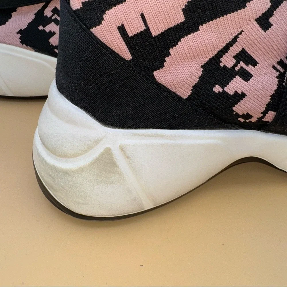 Juicy Couture Ariella‎ Pink and Black Knit Sneakers, Women's Size 9, VGUC
